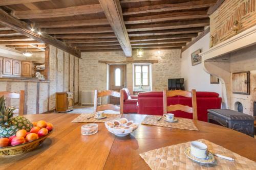 Lantilly House | L'Hirondelle