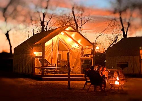 Prairie Lea Other | #L Son's Comfortable Safari Tent in Kingsbury, TX