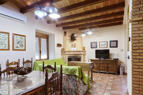 Martos House | La Acacia