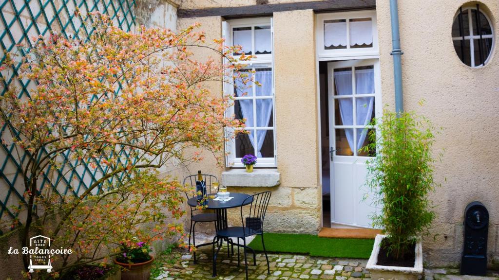 Old Town Apartment | La balançoire