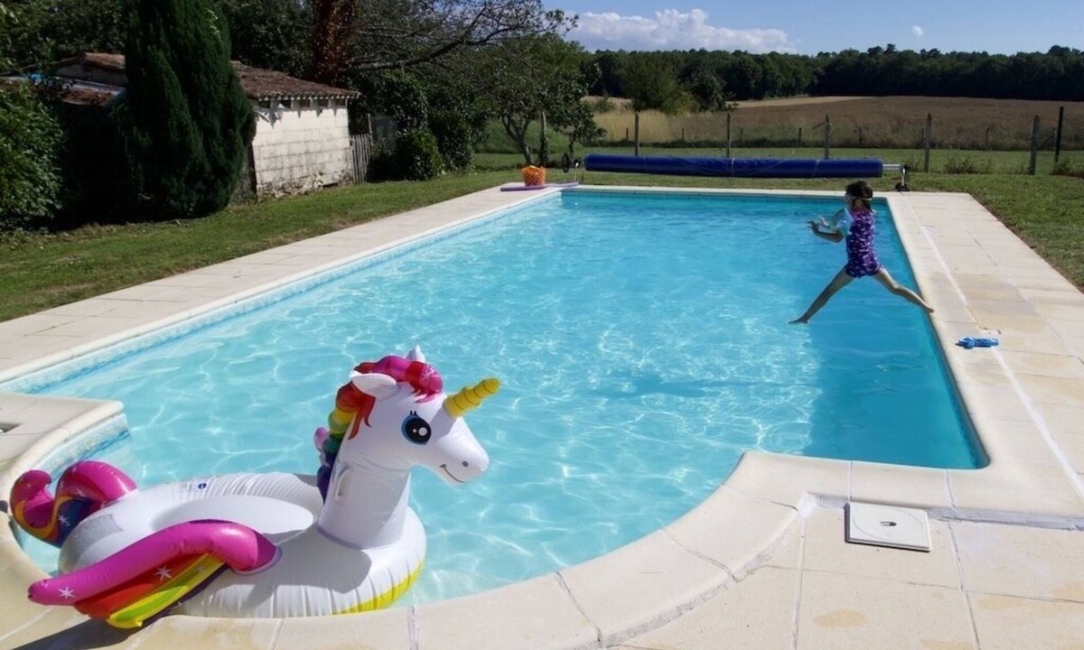 Saint Germain du Seudre Cottage | La Bigorre Well Cottage - family friendly, heated pool, 30 mins to great beaches