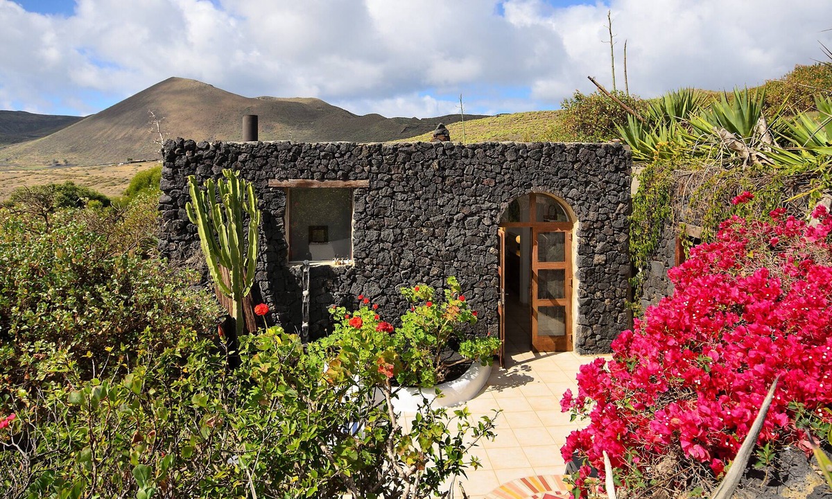 Haria Villa | La Bodega – On a Volcano with Piano, Sea Views, Private Terrace & Wi-Fi