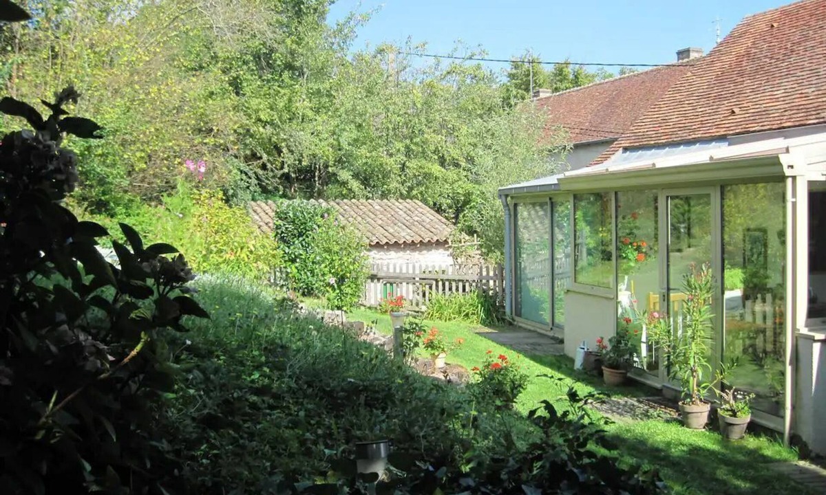 Chatel-Moron House | La Buissonnière in South Burgundy: whole house with swimming pool