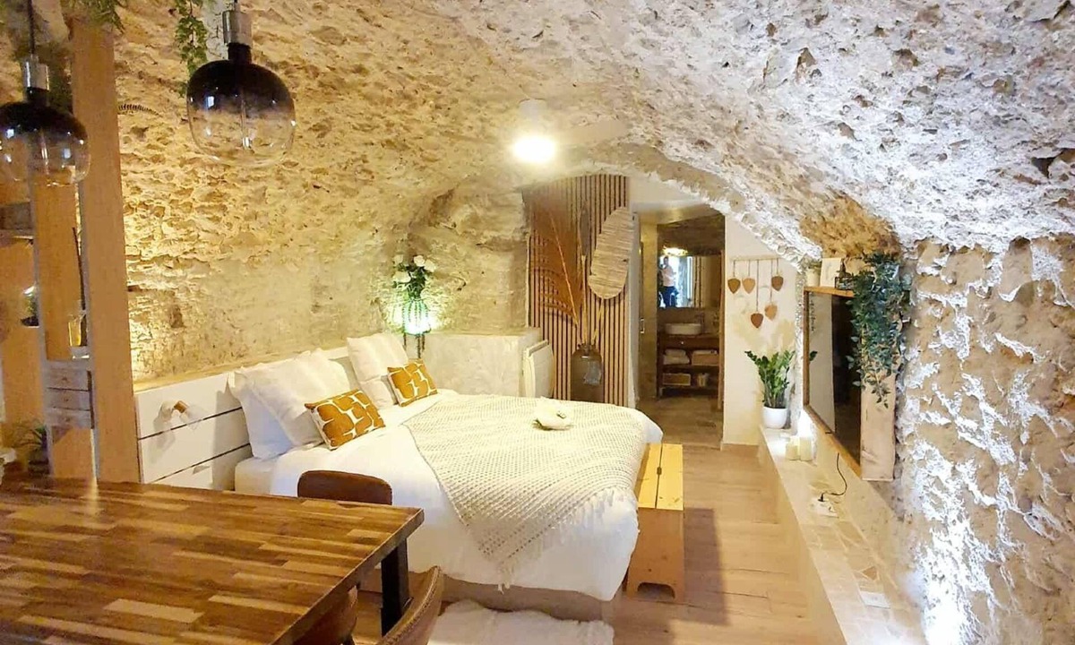 Biot Apartment | La Bulle, an authentic and romantic spa