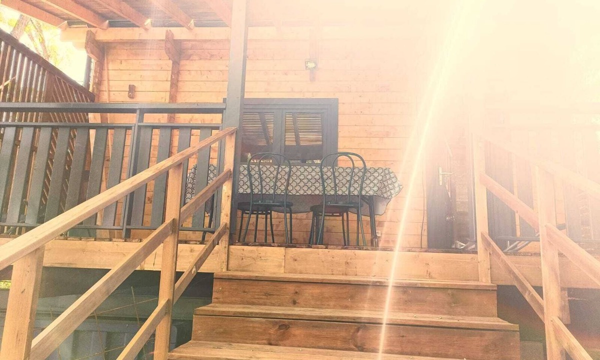 Chateauneuf-sur-Isere Cabin | LA Cabane Haut Perchee