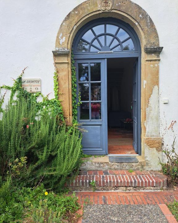 Lascazeres Apartment | La Cachette