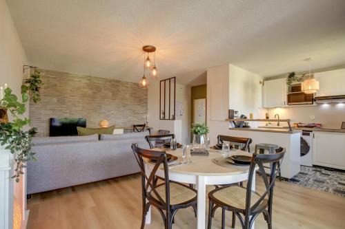 Saint-Sulpice Apartment | La Campagne Romantique - avec entrée autonome, clim neuve, parking privé & sa piscine ! -