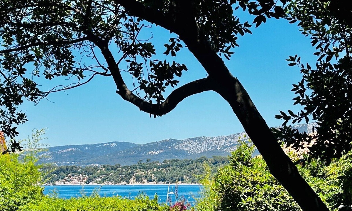 Le Pradet House | La Cas'a Coco: A Mediterranean garden just 65 meters from the small port of Les Oursinières