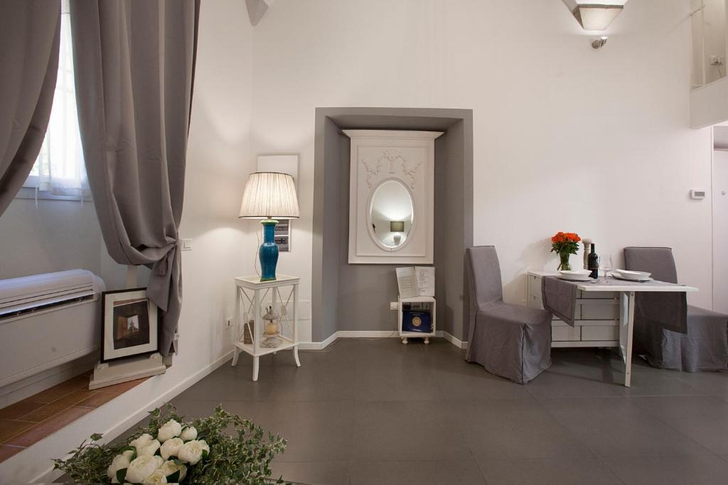 San Frediano Apartment | La Casa Bianca