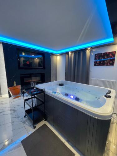 Melun House | La Casa de Lové Suite Jacuzzi