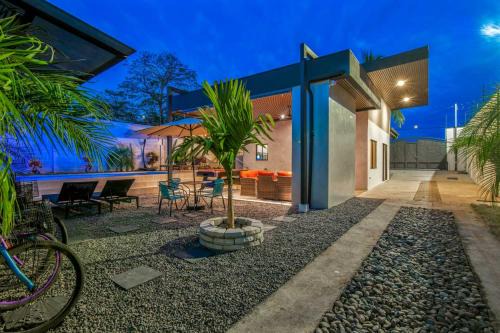 Bandera House | La Casa de Papi.