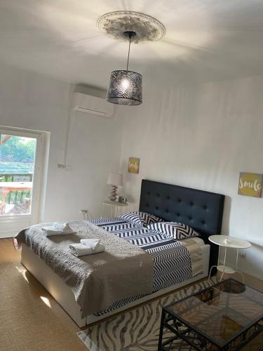 Capdenac Apartment | La casa du port, Chambres, suite privée, appartement avec vue sur la rivière