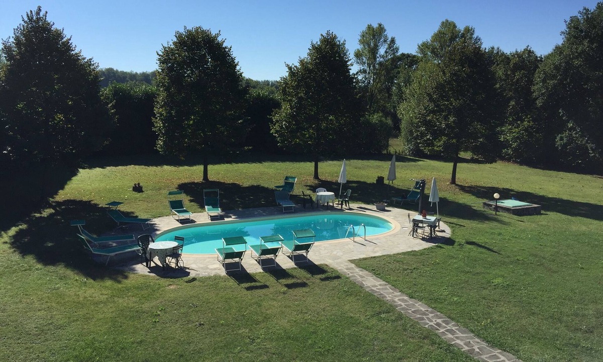 Filattiera Villa | La Casatorre di Ponticello. Casale di campagna con ampio giardino e piscina