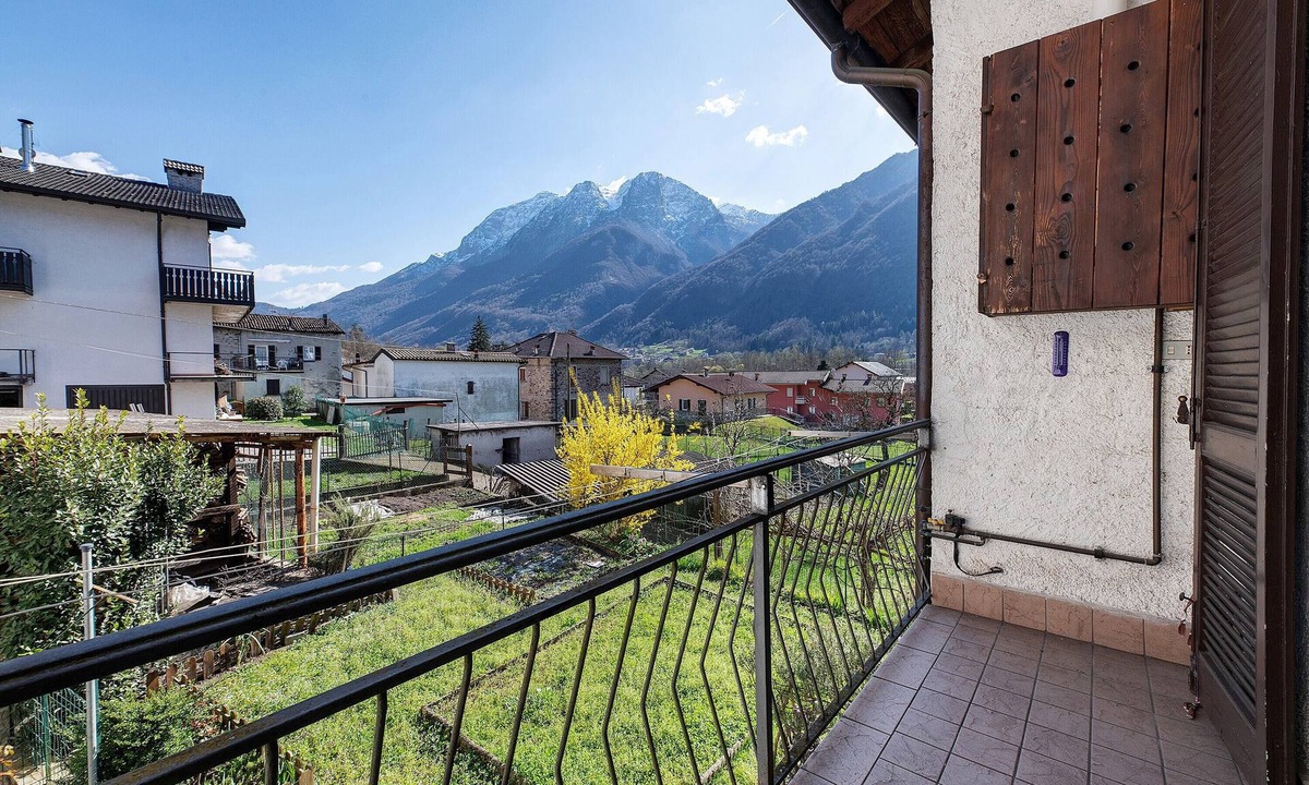 Bindo Apartment | La Casetta di Marilena – Balcony with Mountain View, Near Lake Como