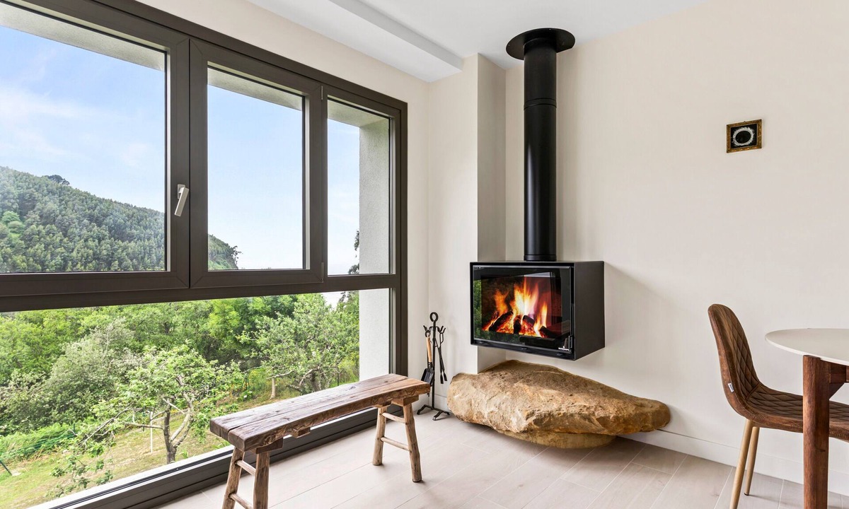 Lloreda Apartment | La Casina Blanca Apartment Cielo – Bright, Cozy Retreat Near Playa España
