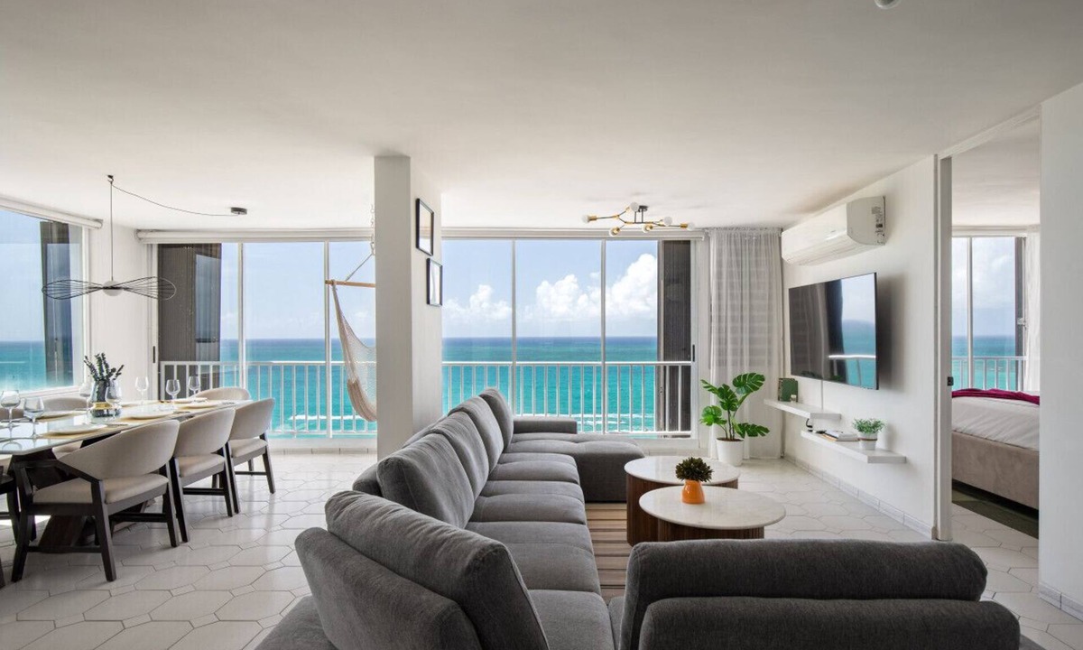 Isla Verde Apartment | La Cima PH 4BD Isla Verde Beach 1M$ View Sleeps 10