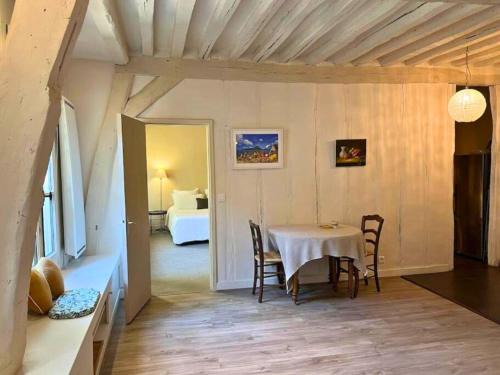 Saint-Germain-en-Laye Apartment | La Clé d'Anne