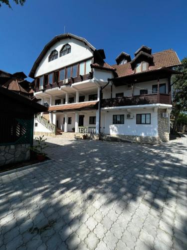 Nufaru House | La Conac