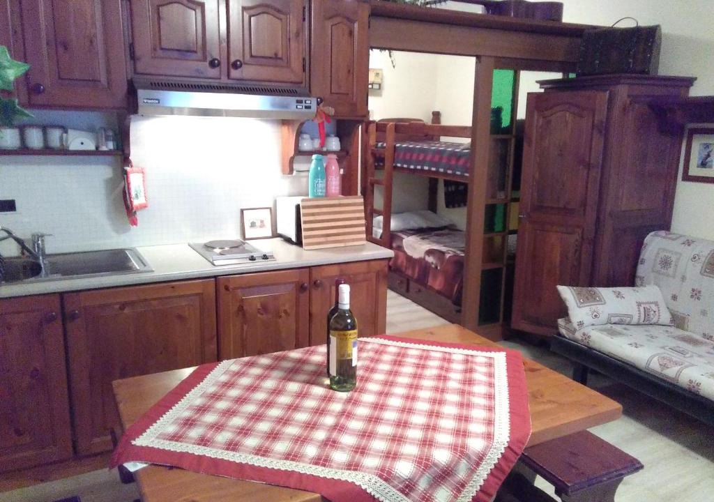 Cervinia Apartment | La Conifera studio apartment Cervinia - no internet connection
