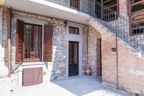 Tavernerio Bed & Breakfast | La Corte Rooms and Home Restaurant - free parking - 10 minutes to the lake and centre