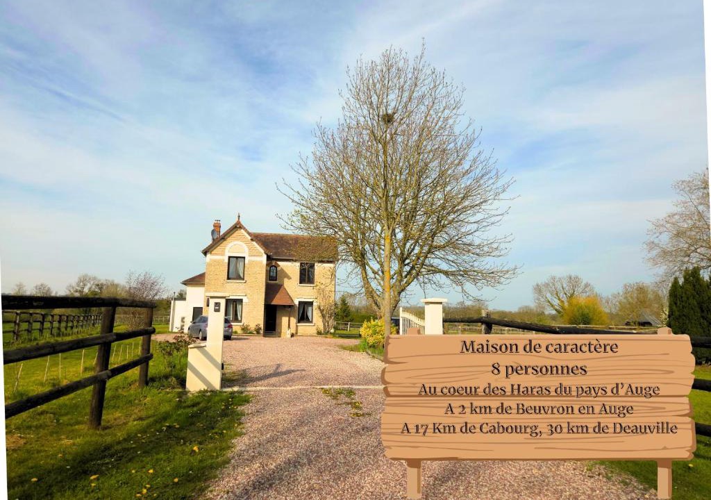 Sainte-Trinite-des-Monts Villa | La Cour au Roi Villa de Caractère