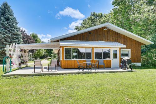 Dakota House | La Crescent Cottage on Minnesota Bluffs w/View!