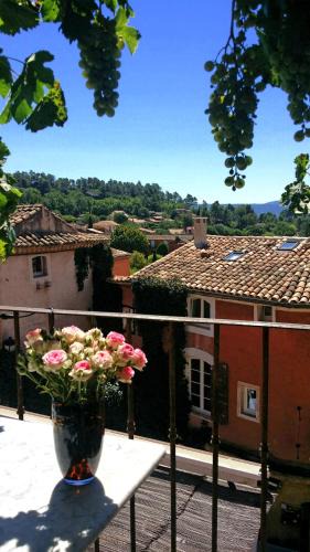 Roussillon Apartment | La Dame Au Balcon