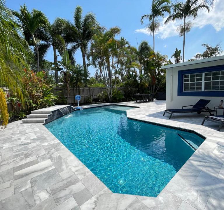 Poinsettia Heights Apartment | La Dolce Villa