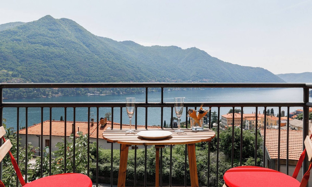Moltrasio Apartment | La Dolce Vista