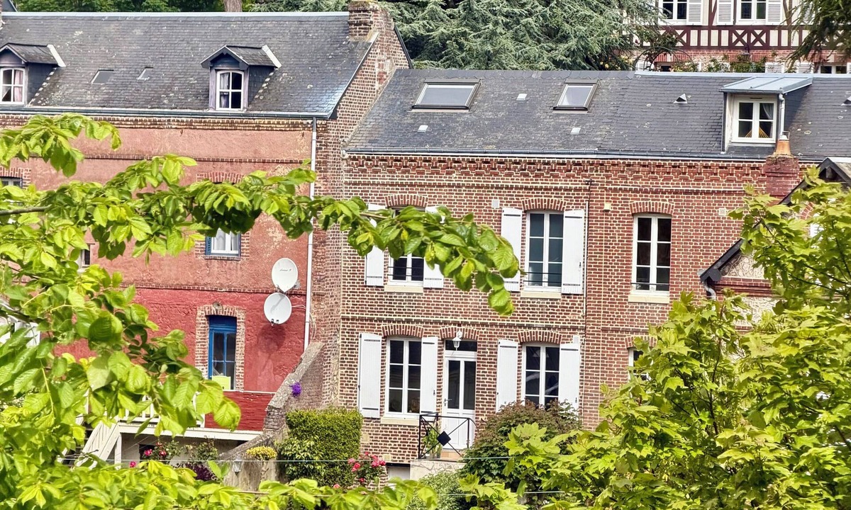 Etretat House | La Fauvette: a cozy cottage with a garden in the heart of Etretat