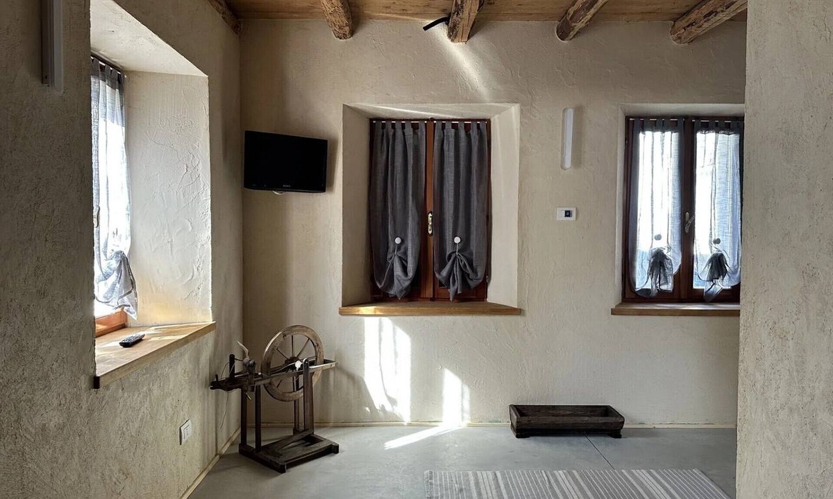 Seren del Grappa Apartment | La Finestra sul Grappa – Room 'Monte Peurna' with Mountain View, Shared Terrace & Wi-Fi