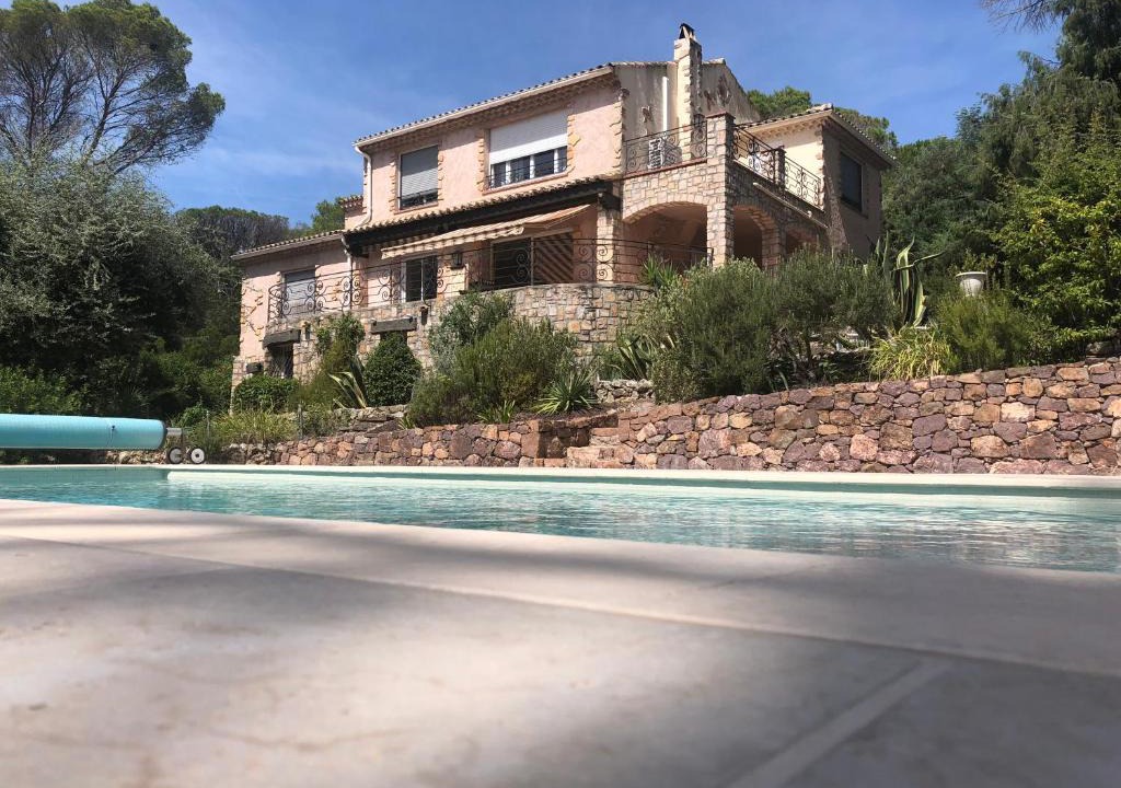 Valescure Bed & Breakfast | La Garriniere