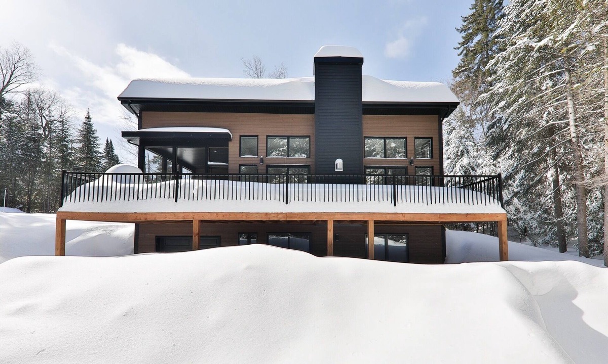 St-Adolphe-d'Howard Ski Chalet | La Grande Ourse : Modern Waterfront w/spa