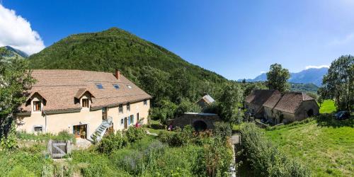 Aspres-les-Corps House | La Grange de Brudour