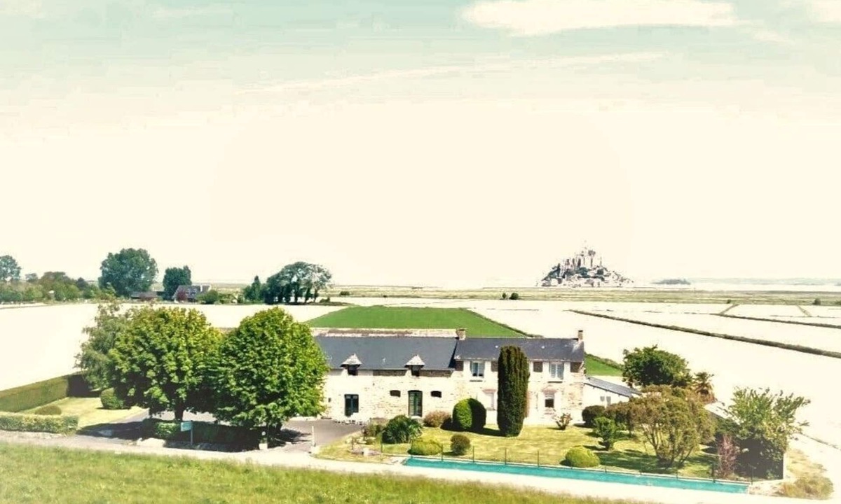 Pontorson Bed & Breakfast | La Jacotiere