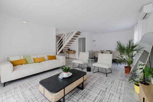 Versonnex House | La Lillette