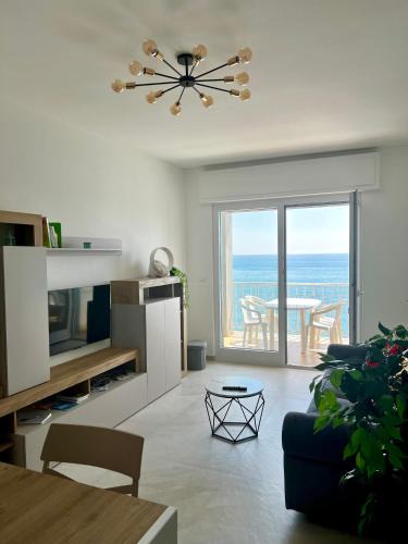Vallecrosia Apartment | La luna sul mare