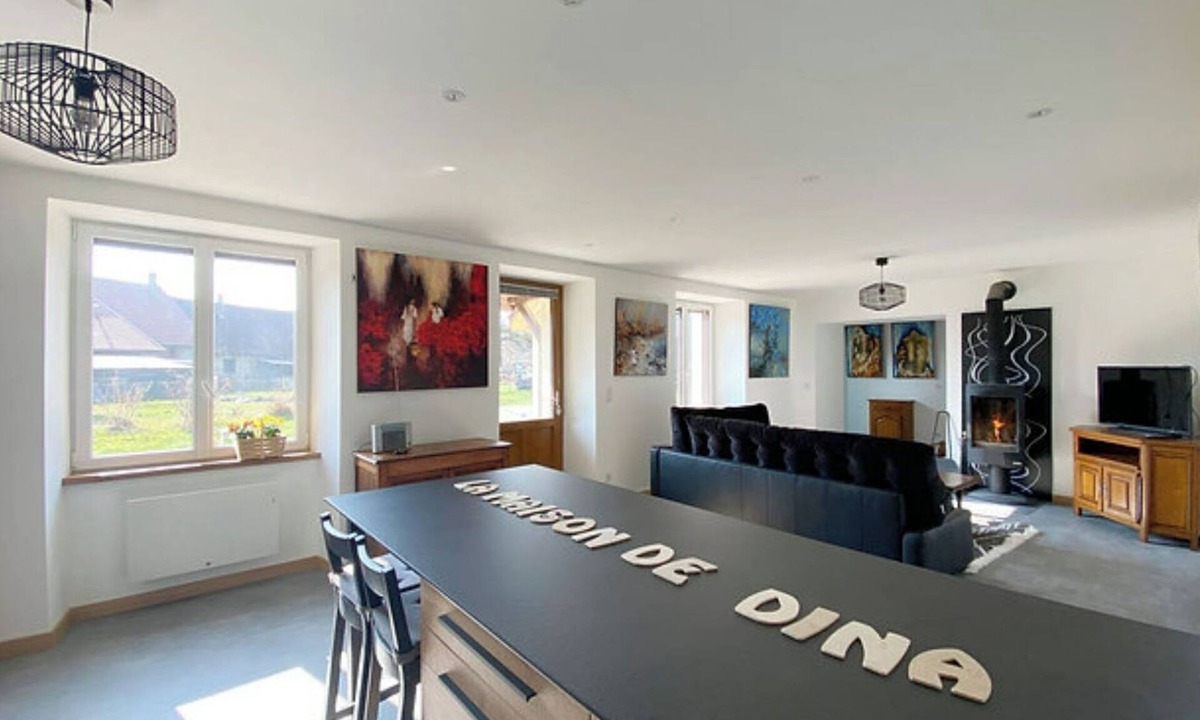 Saint-Christophe-la-Grotte House | La Maison De Dina