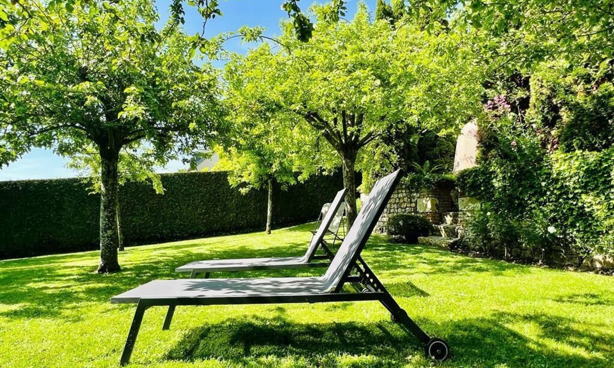 Honfleur House | La Maison Blanche at 10 Honfleur, downtown, garden, parking