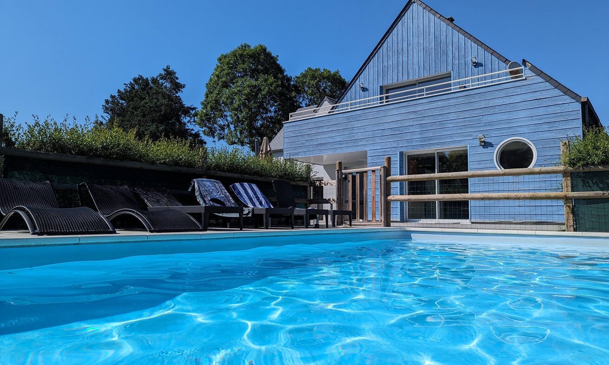 Marcey-les-Greves Villa | La Maison Bleue, heated swimming pool, sauna, spa, 25min from Mont St-Michel
