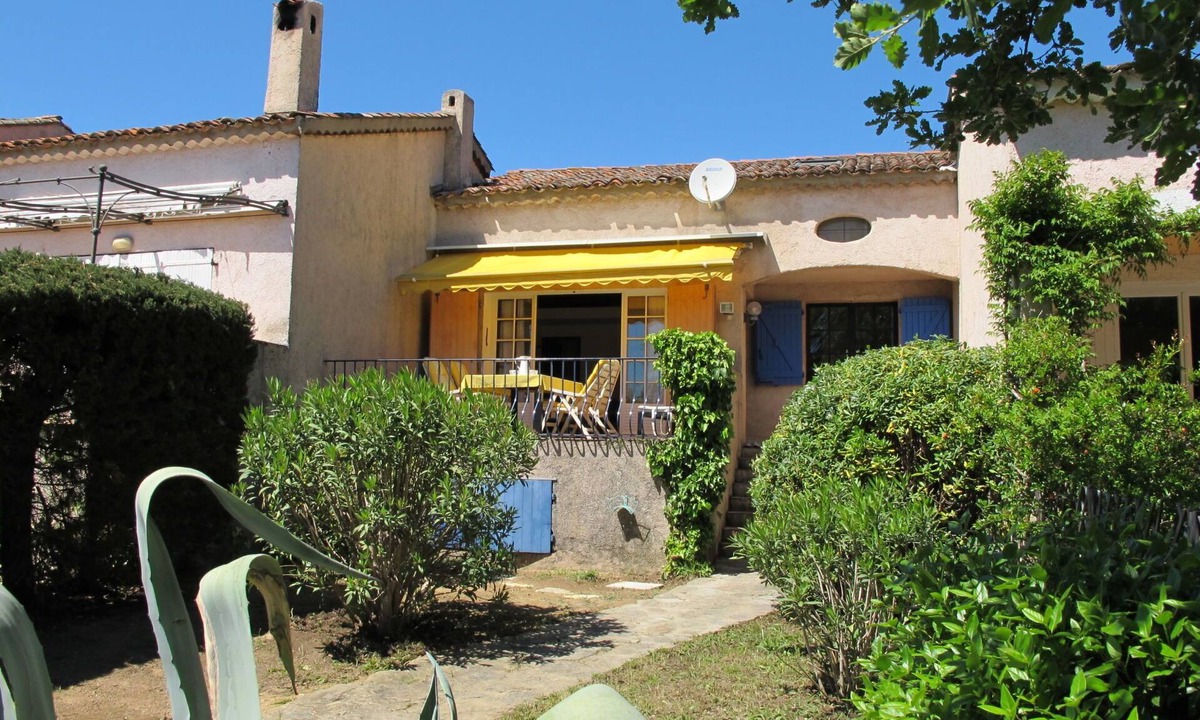 Les Restanques House | La Maison bleue by Interhome