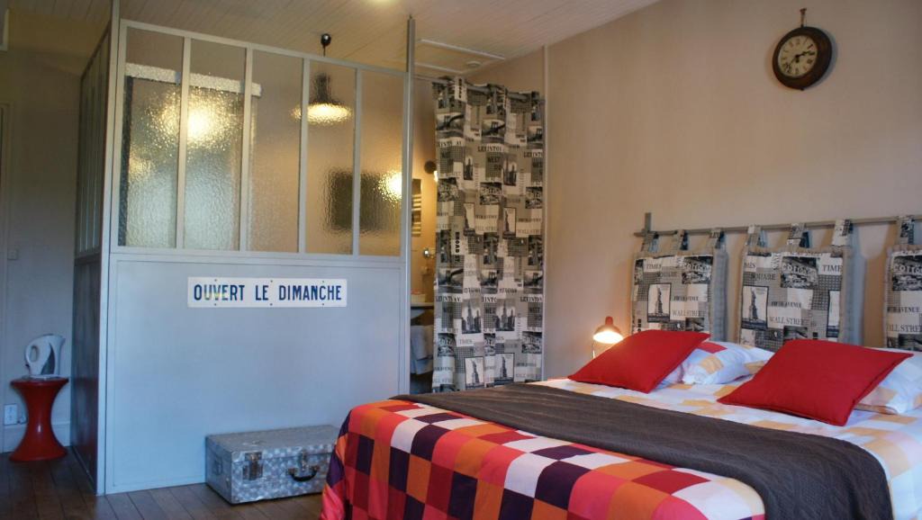 Arquian House | La Maison Bleue