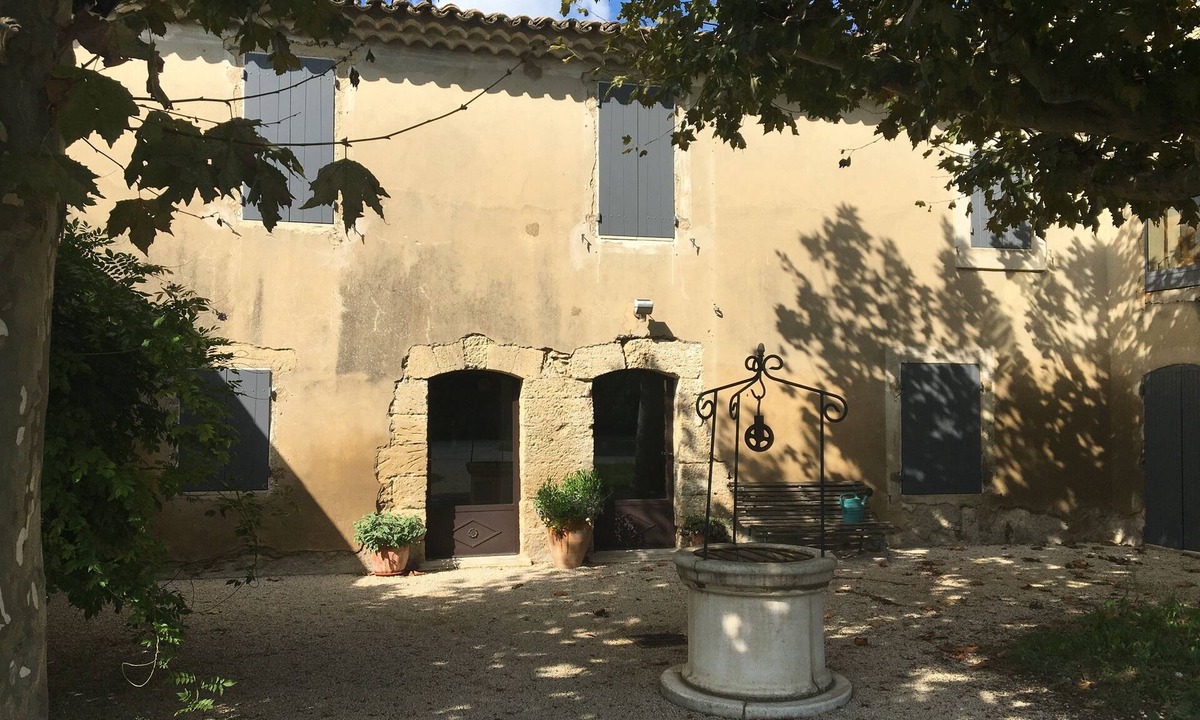 Cavaillon House | La Maison d'Alfred the charm of an old farmhouse at the foot of the luberon