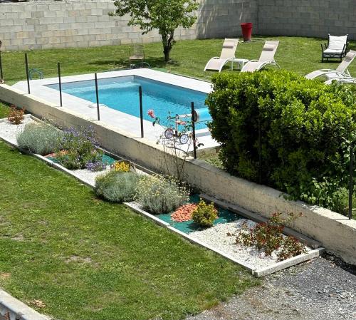Hours House | La Maison d'hôtes LA PUYERRE