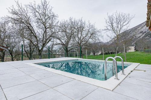 Sainte-Eulalie-en-Royans House | La maison dans les noyer