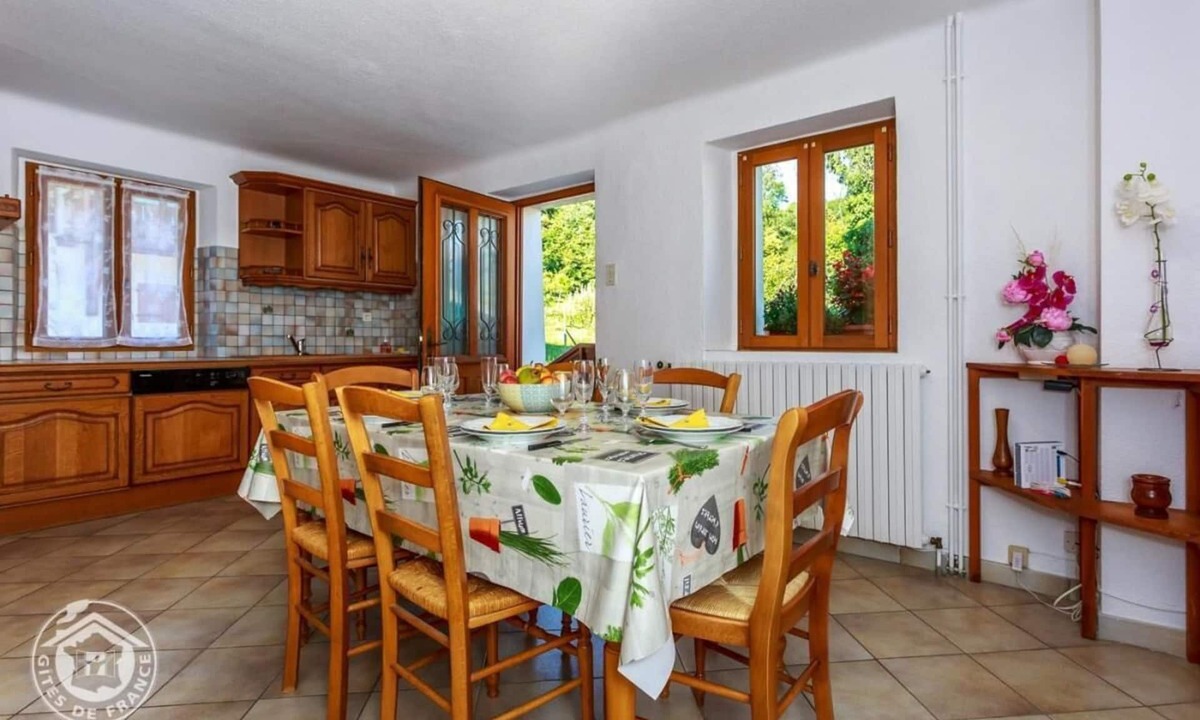 Pallud House | La Maison Des Fleurs