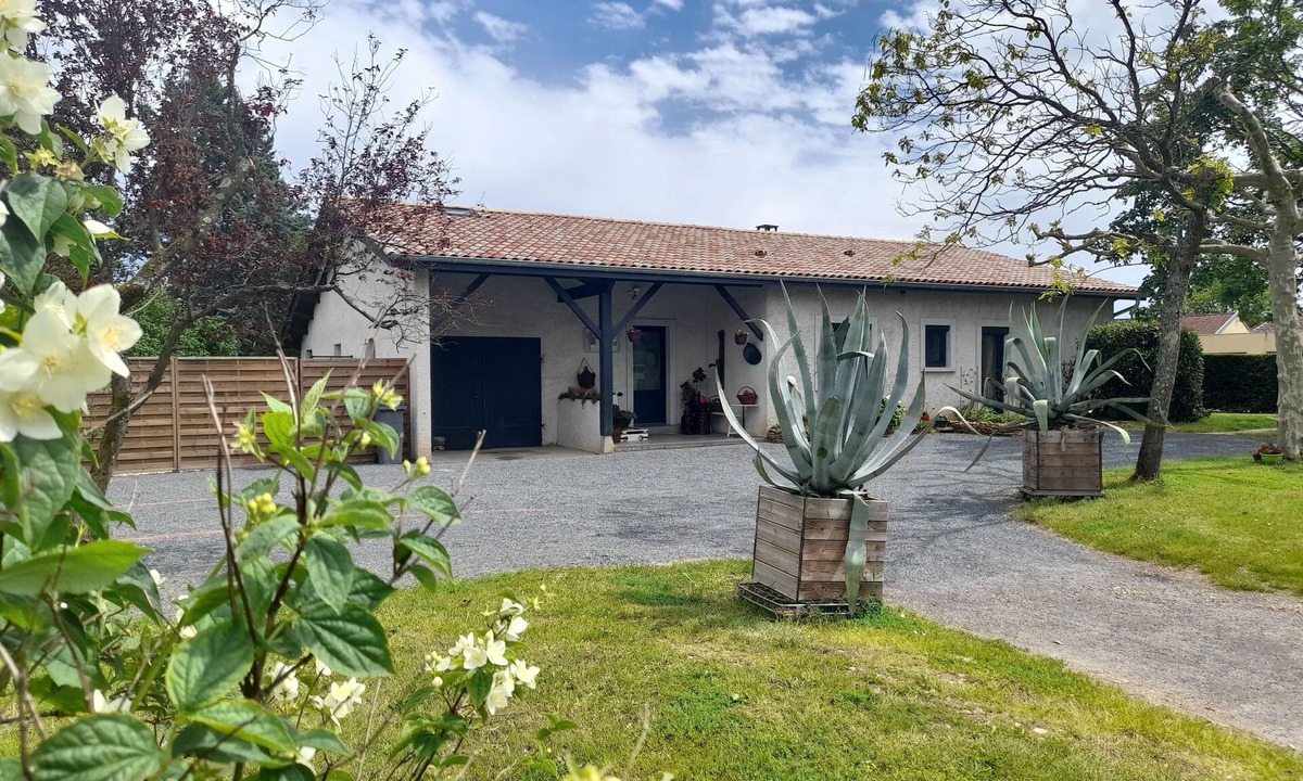 Saint-Bernard House | La maison du Bonheur