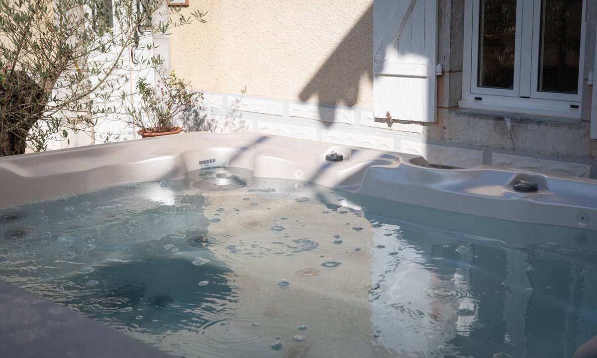 Ledeuix House | La Maison Du Soleil – L'aulhère, Jacuzzi, Terrasse, Climatisation, 6 Personnes