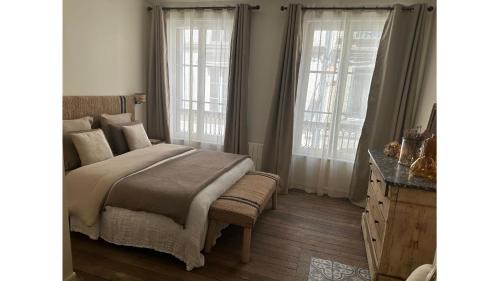 Enclos Bed & Breakfast | La maison du tripot