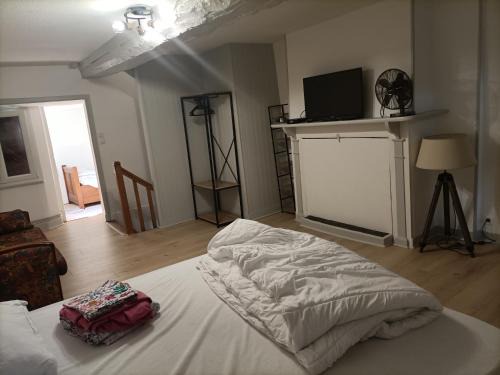 Saint-Pierre-du-Regard House | La maison bleue 1